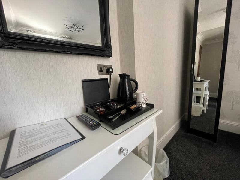 Premium Single Room image 3