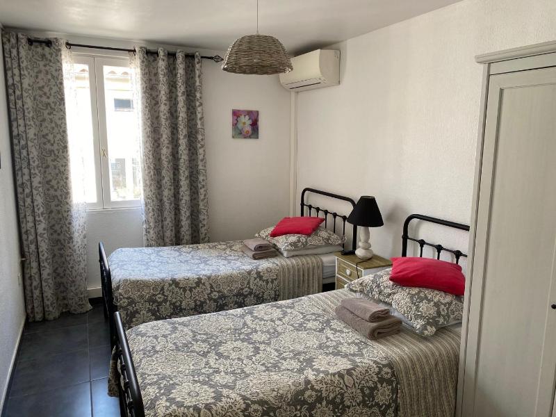 Twin Room image 4