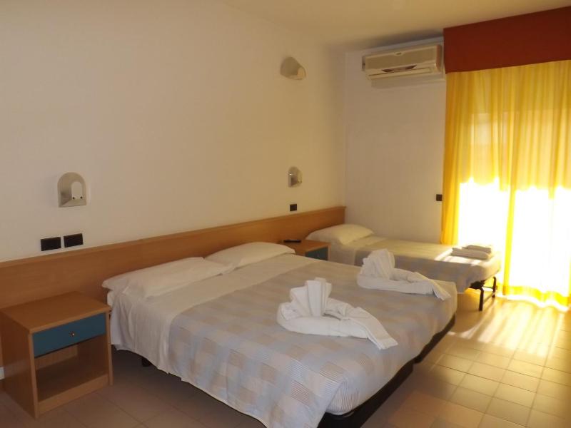 Superior Triple Room image 2