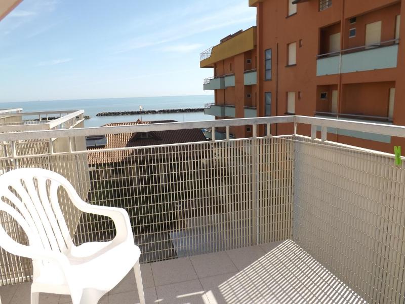 Quadruple Room with Balcony image 3