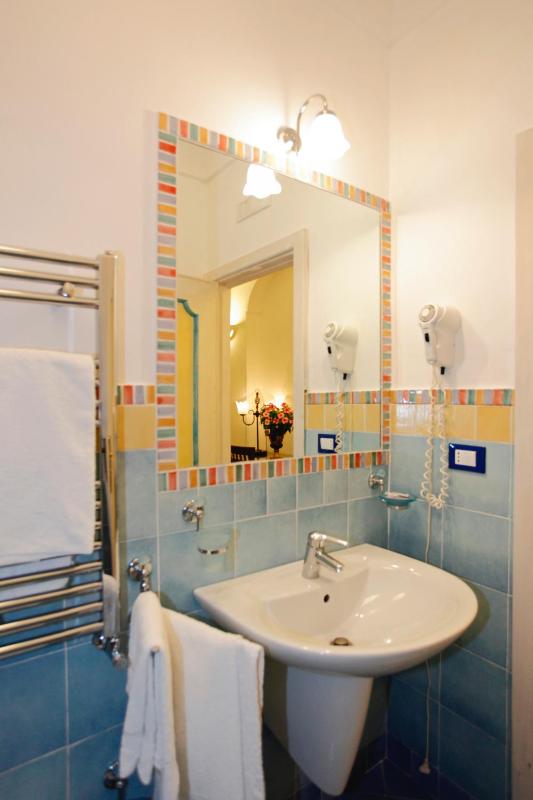 Standard Double or Twin Room with Sea View image 3