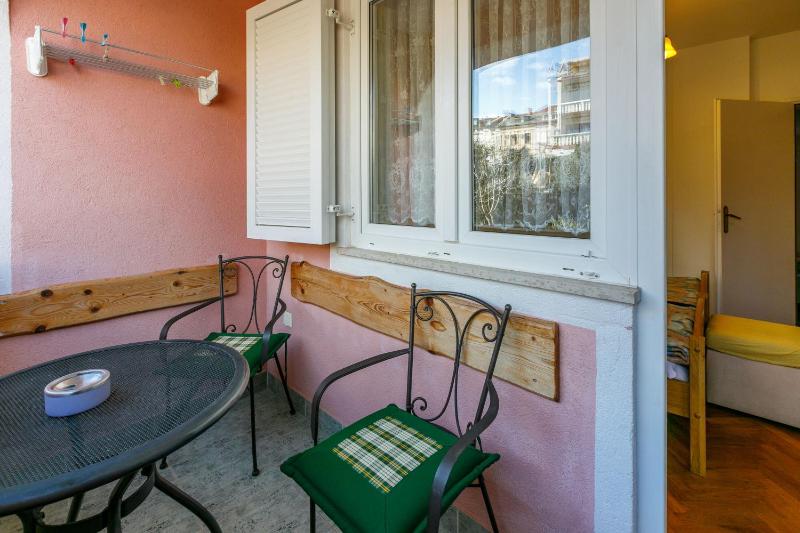 One-Bedroom Apartment image 2