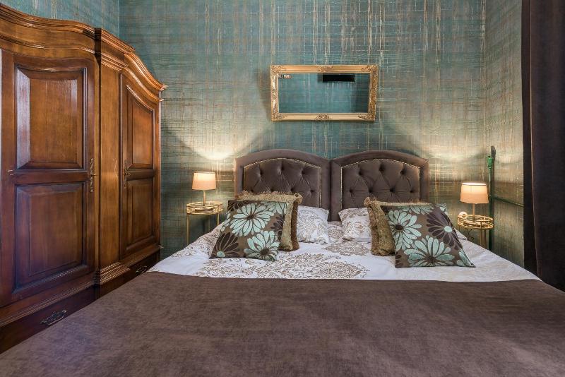 Deluxe Double or Twin Room image 2