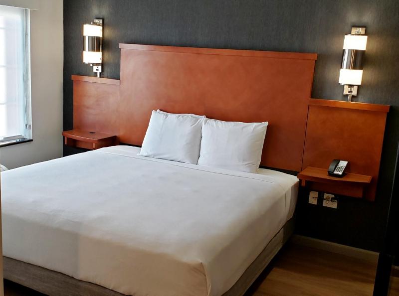 King Room with Sofa Bed - High Floor image 3
