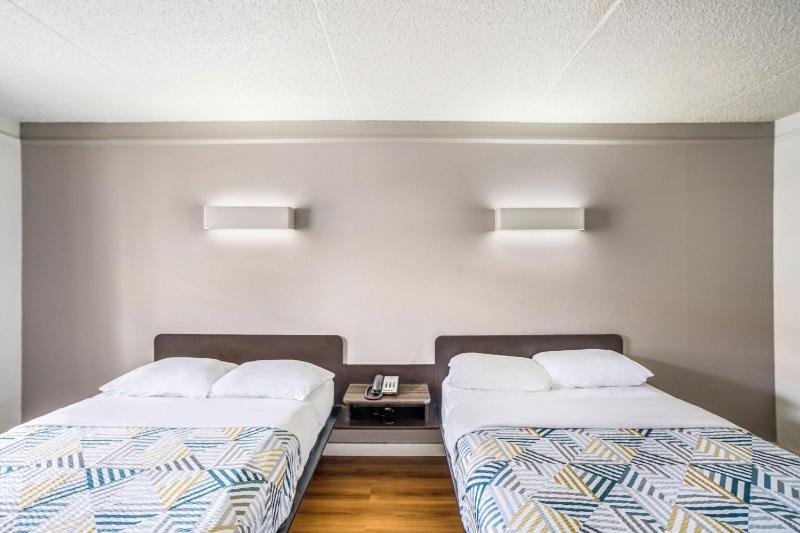 Motel 6 Dallas TX - Market Center - image 11