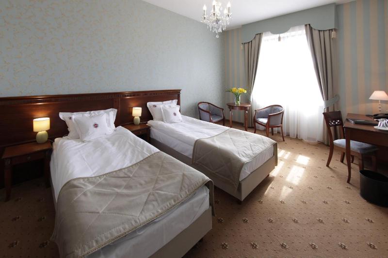 Twin Room image 2