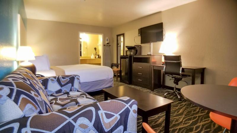 Howard Johnson by Wyndham Houston Hobby Airport - image 40