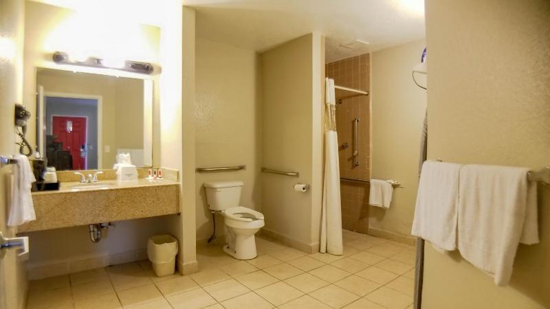 Howard Johnson by Wyndham Houston Hobby Airport - image 7