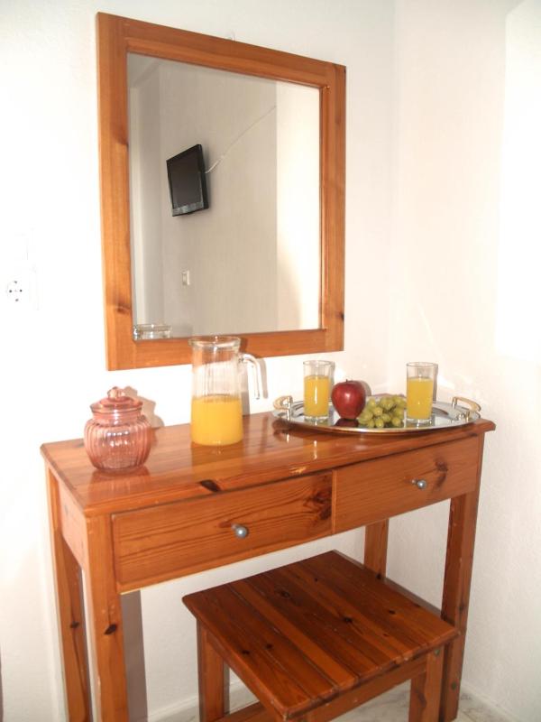Basic Triple Room image 3