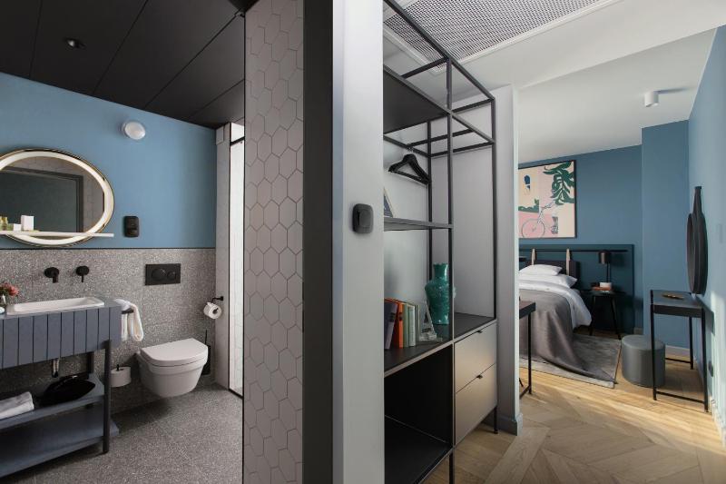 Deluxe Twin Room image 4