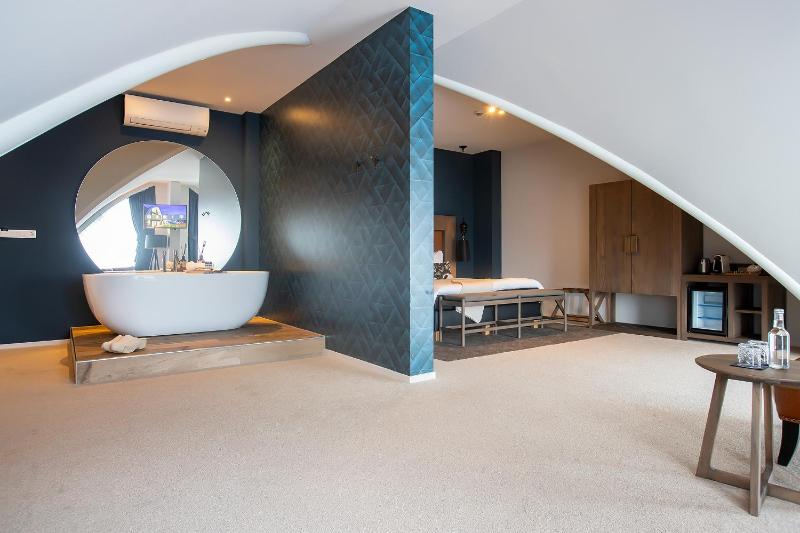 Suite with View image 2