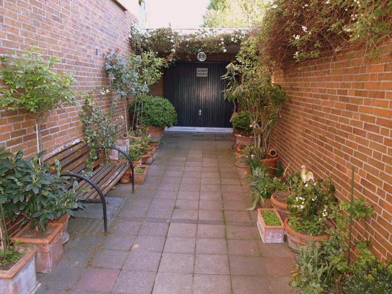 One-Bedroom Apartment with Garden image 4