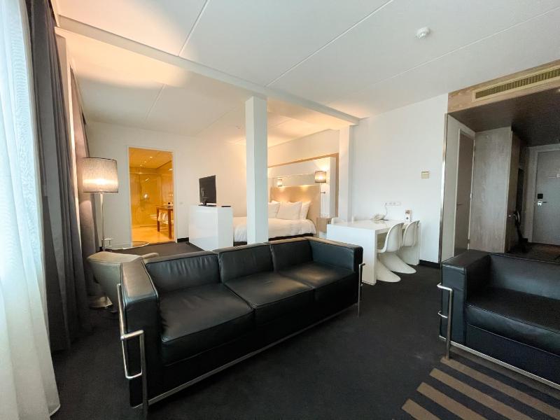 Executive Suite image 3