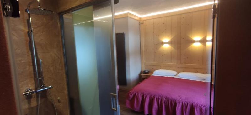 Standard Double Room image 2