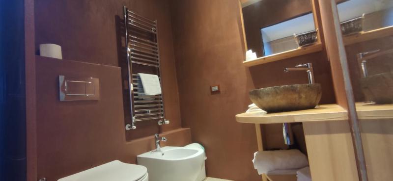Standard Double Room image 3