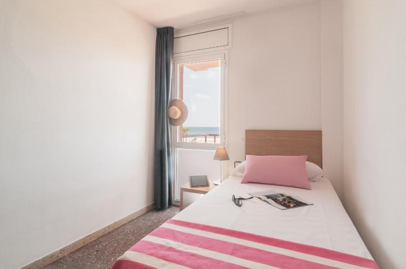 Three-Bedroom Apartment (8 People) image 4