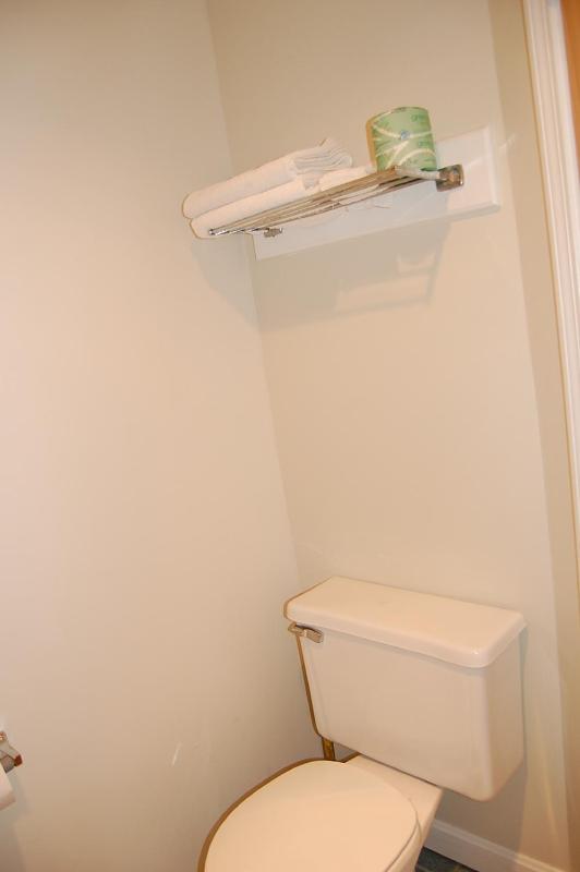 Standard King Room image 4