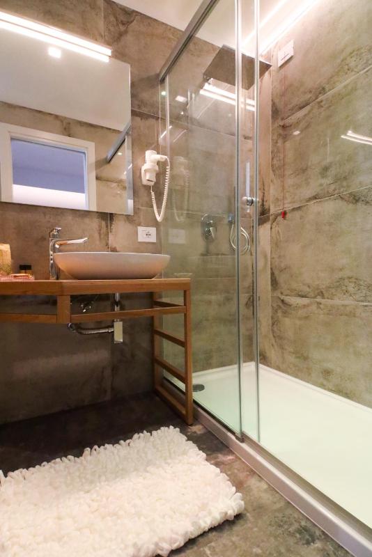J Luxury Home - image 36