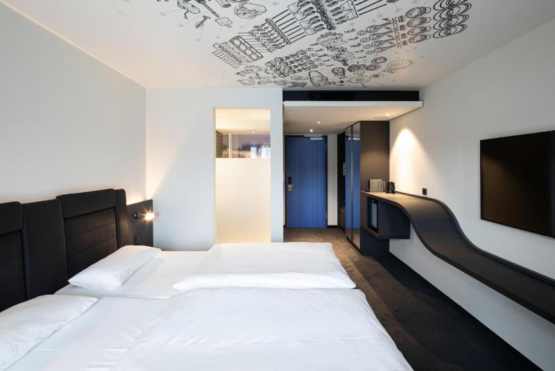 Superior Double Room image 3