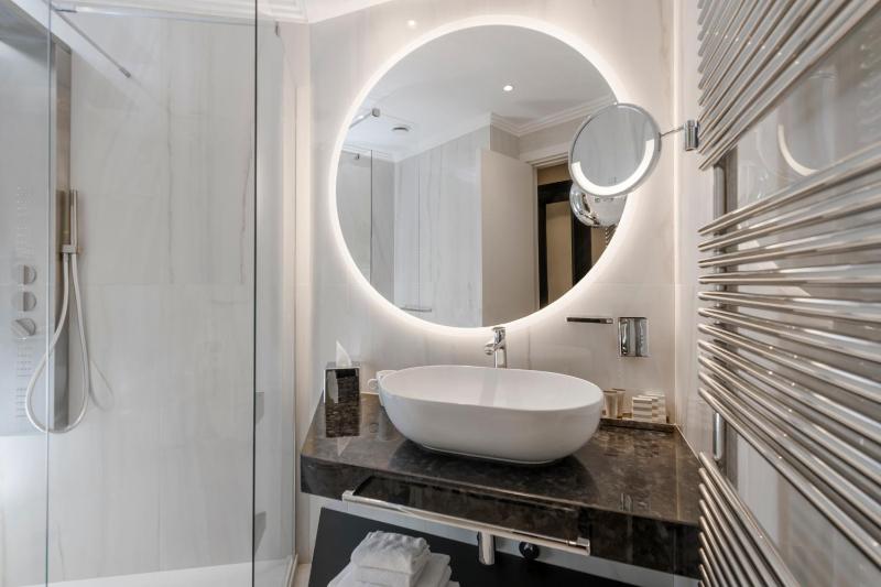 Deluxe Triple Room image 2