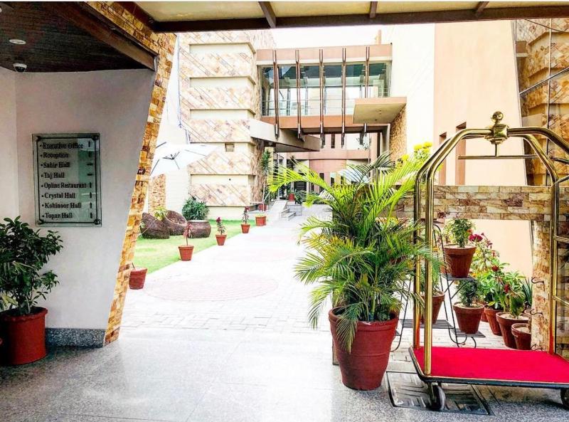Royalton Hotel Faisalabad - image 8