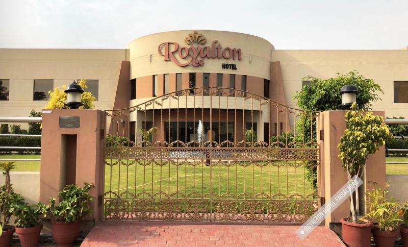 Royalton Hotel Faisalabad - image 13