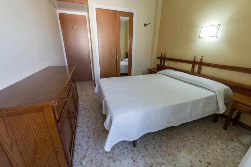 Las Antillas Piscina y Terraza Playa Fenals 4pax - image 10