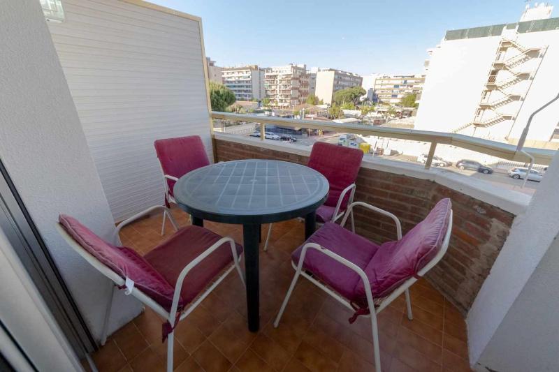 Las Antillas Piscina y Terraza Playa Fenals 4pax - image 13