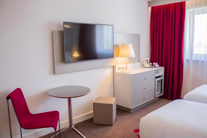 Classic Double Room with Double Bed or Twin Bed and Sofa Bed image 4