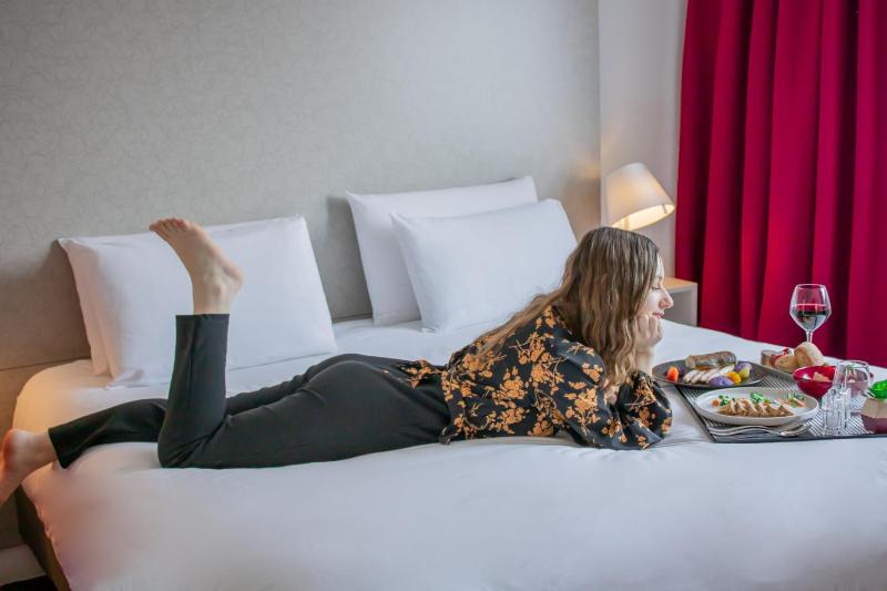 Classic Double Room with Double Bed or Twin Bed and Sofa Bed image 3