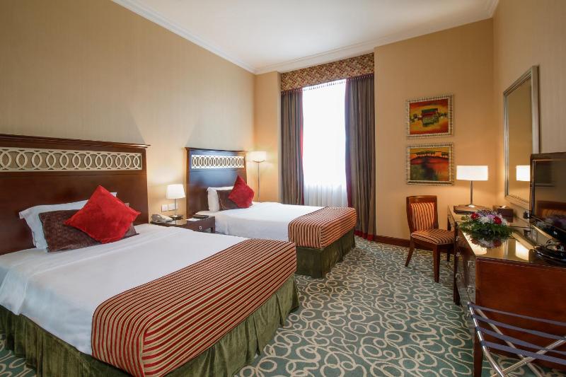 Superior Twin Room image 3