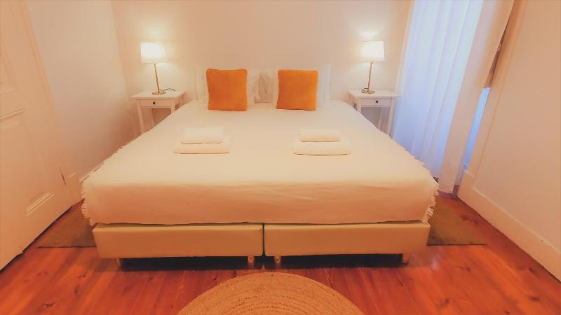 Economy Double Room with Shared Bathroom image 2