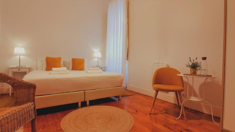 Economy Double Room with Shared Bathroom image 3