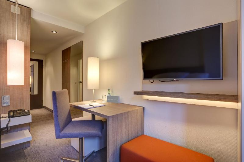 Standard Single Room image 3
