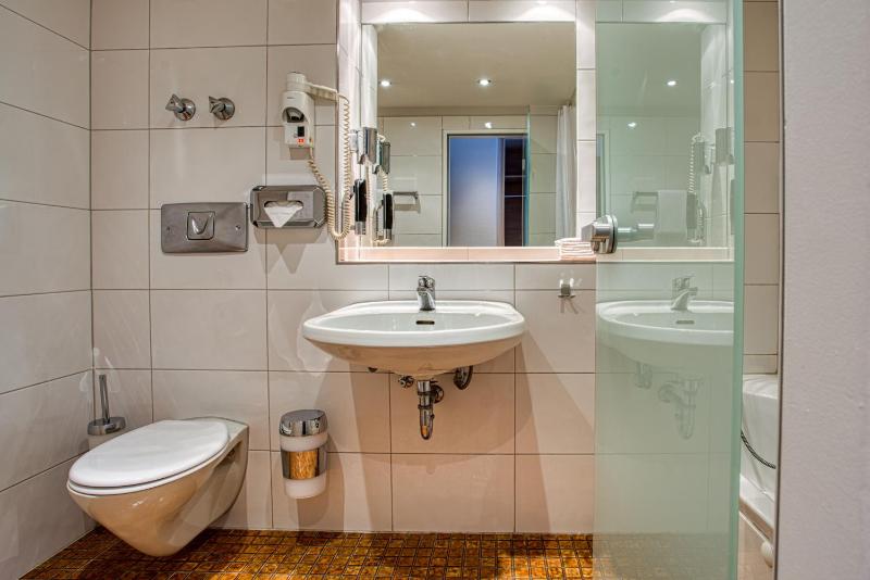 Deluxe Double Room image 2