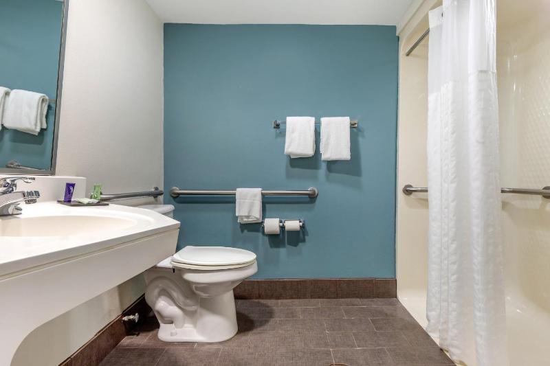 Queen Room - Disability Access/Non-Smoking image 2