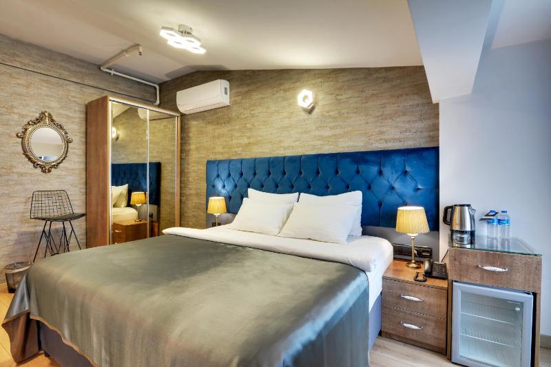 Double Room image 3