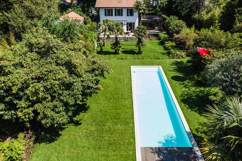JOY Architect's villa with heated swimming pool and garden in Biarritz - image 9