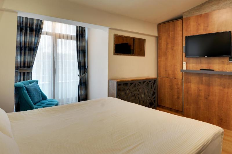 Large Double Room image 3