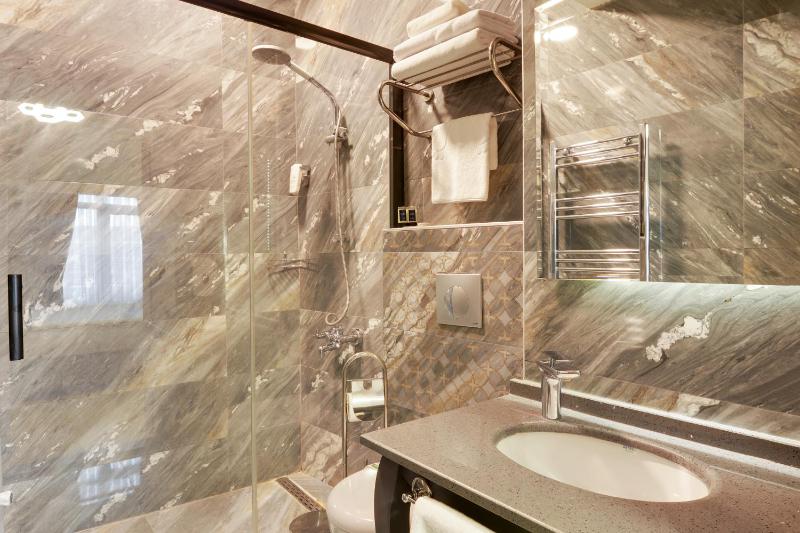 Large Double Room image 4