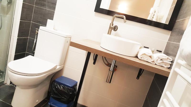 Standard Double Room image 4
