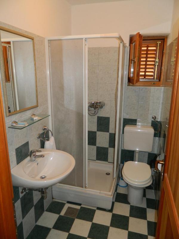 Triple Room with Balcony image 3