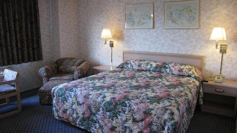 King Room image 4