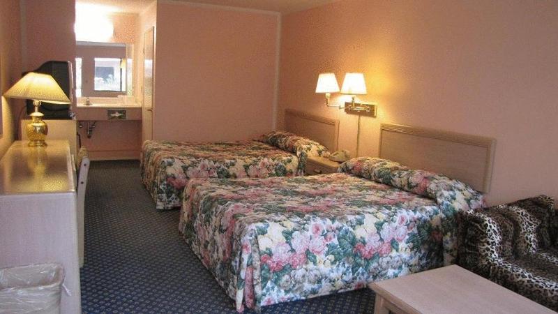 Deluxe Double Room with Two Double Beds image 4
