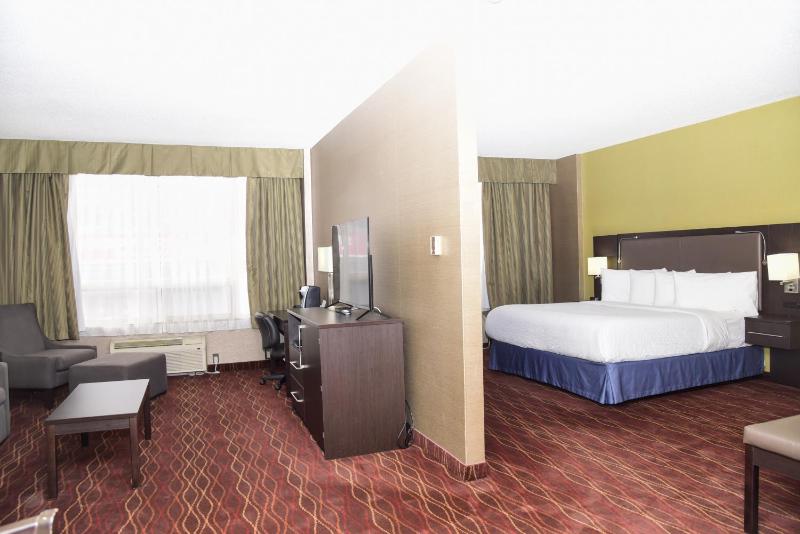 Days Inn by Wyndham Ottawa - image 2