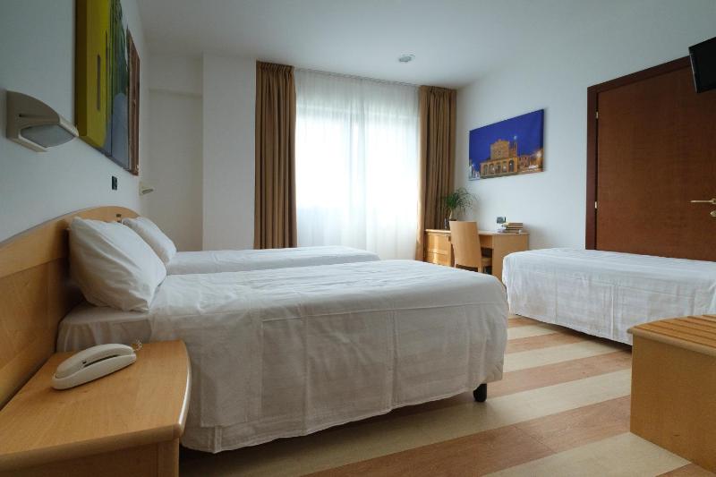 Triple Room image 4