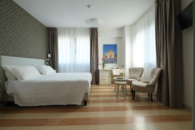Superior Double Room image 4