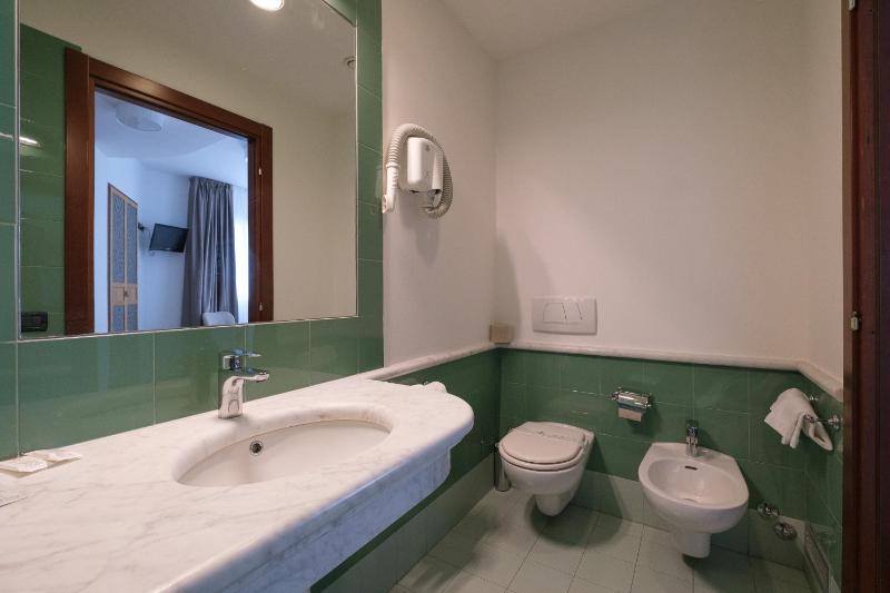 Superior Double Room image 2