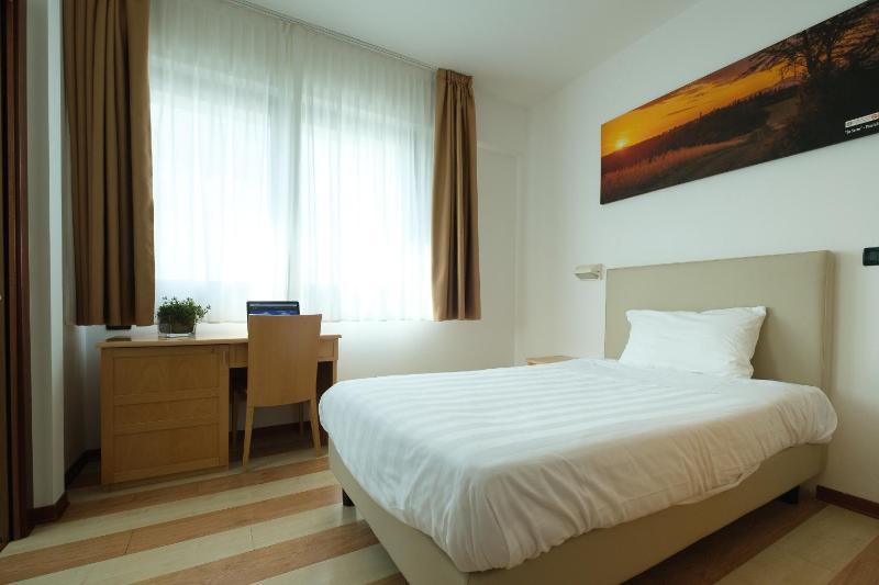 Double Room - Disability Access image 4