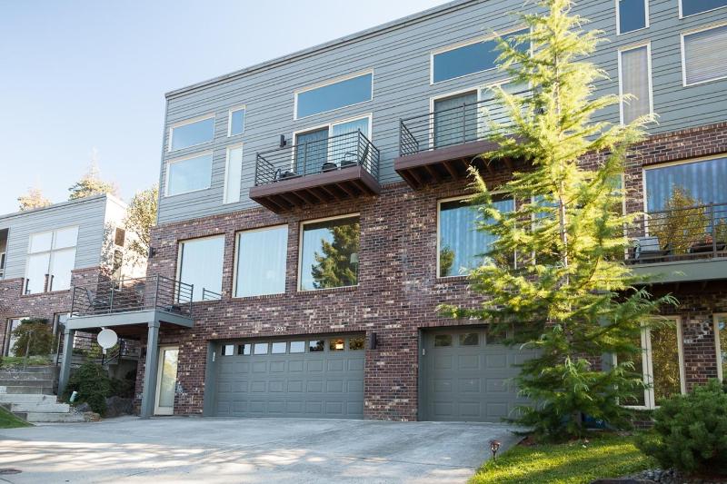 Three-Bedroom House image 2